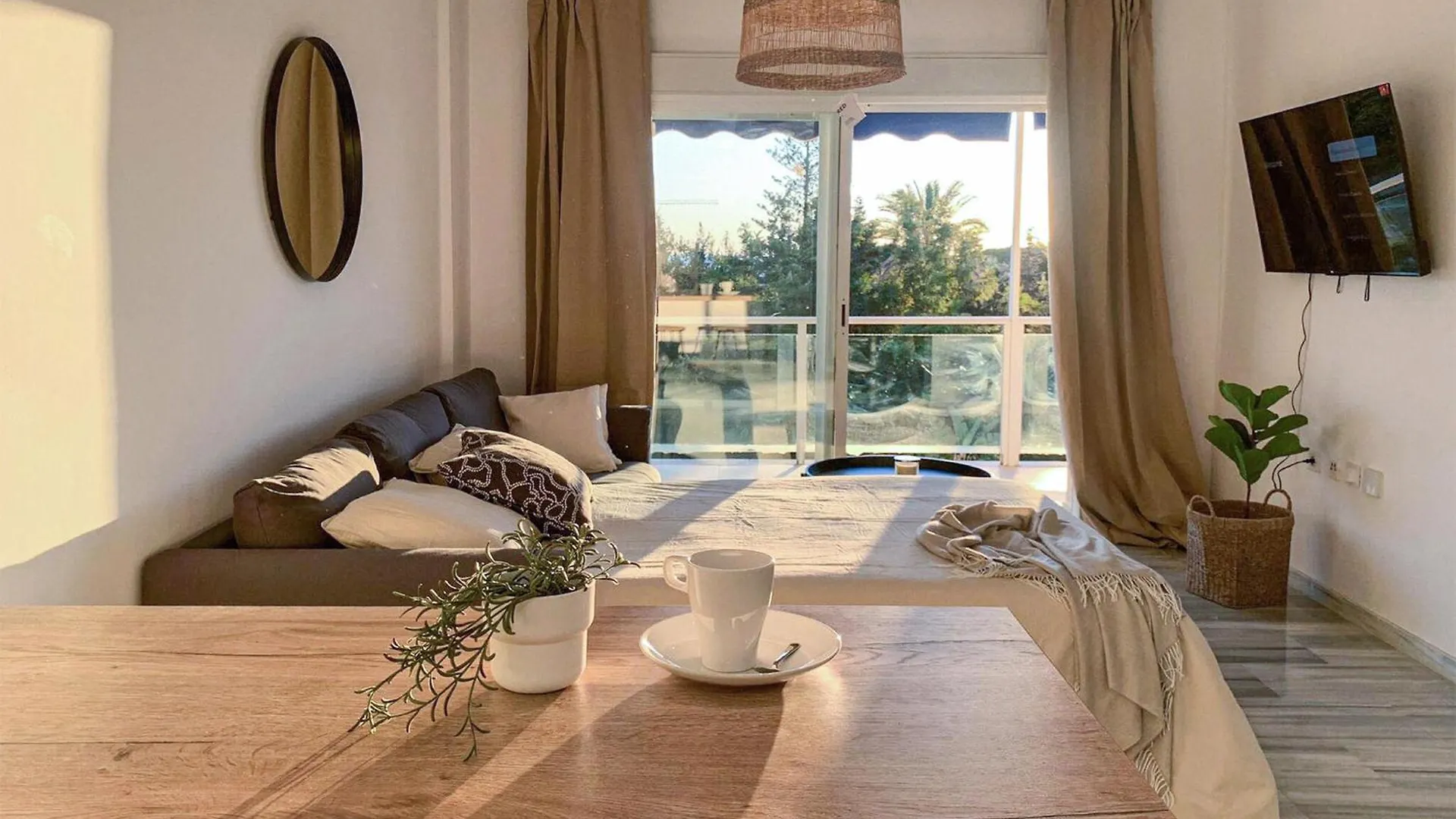 Nice Apartment In Marbella With House Sea View