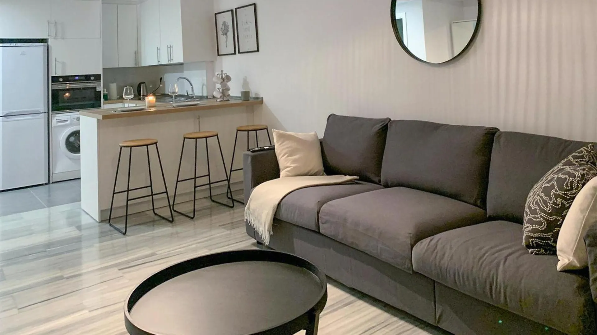 Nice Apartment In Marbella With House Sea View
