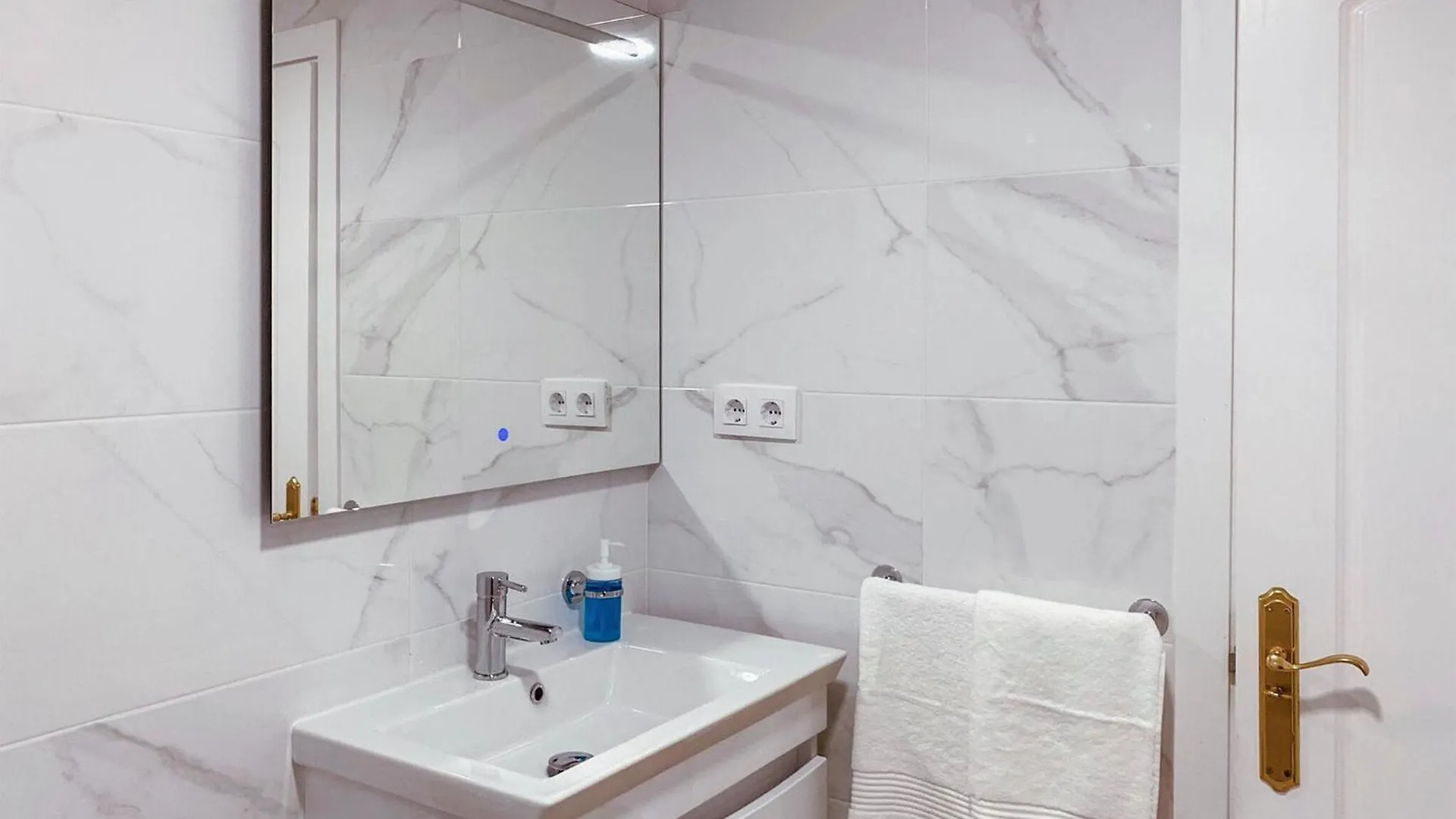 Nice Apartment In Marbella With House Sea View إسبانيا